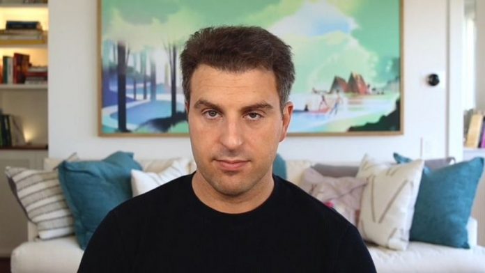 118660030-ceo-chesky-hor2