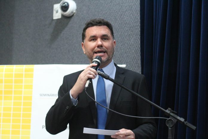 Seminario-Est.-do-Ce-Plano-Nac.-de-Educacao---Ft-Jose--Leomar