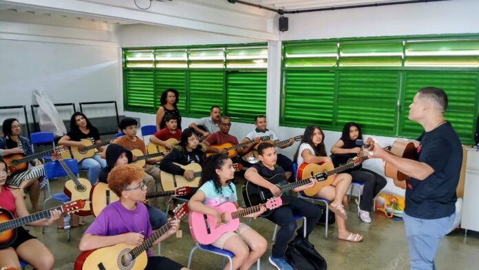 VIOLÃO NAS ESCOLAS 2 (divulgação)