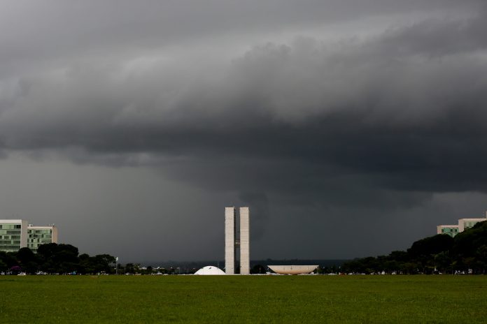 CongressoNacional-NuvensCarregadas-TempoFechado-Chuva-Votacao-Prisao-DanielSilveira-19Fev2021
