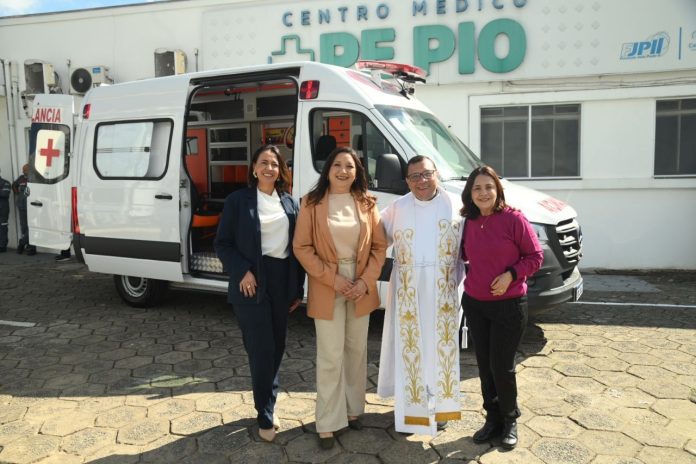 UTI móvel_Marcela-Deusirene-Padre Wagner Ferreira-Luzia Santiago_Crédito Bruno Marques