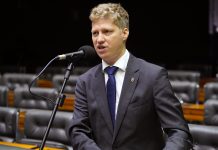 Marcel van Hattem assume 2º lugar no ranking de vaquinhas eleitorais e lidera entre candidatos ao Senado