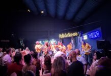Hidden Brasília encerra temporada com Monobloco e público jovem em clima de celebração