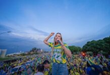 Apoiadores de Flávio e Celina mostram força em ato no DF